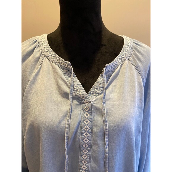 Christopher & Banks Top Chambray Type Blouse Size Large Petite Blue Soft Flowy - Picture 4 of 10